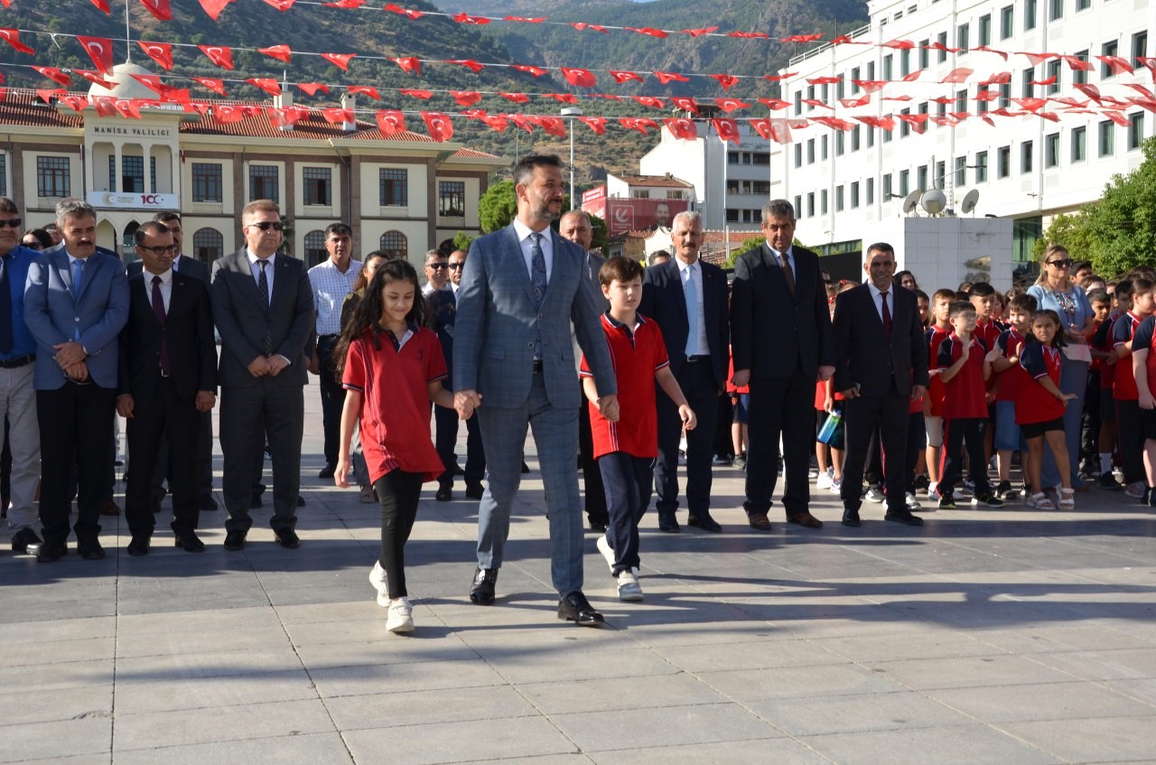 İlk ders zili Vali Ünlü’den
