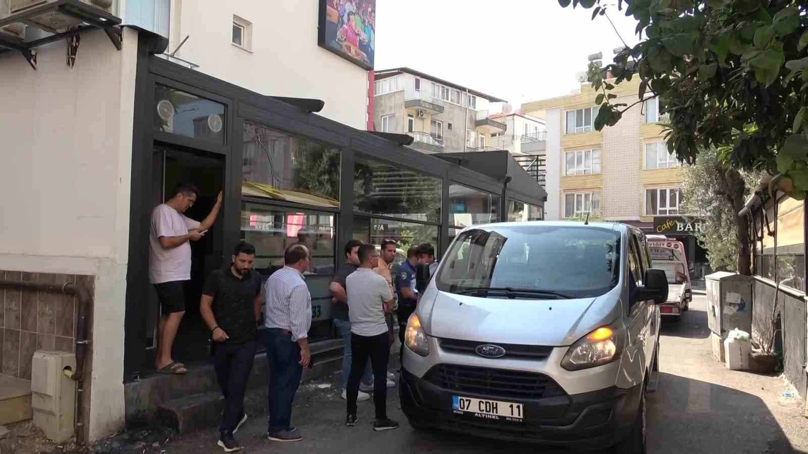 Aşçı çalıştığı mutfakta kanlar içerisinde bulundu
