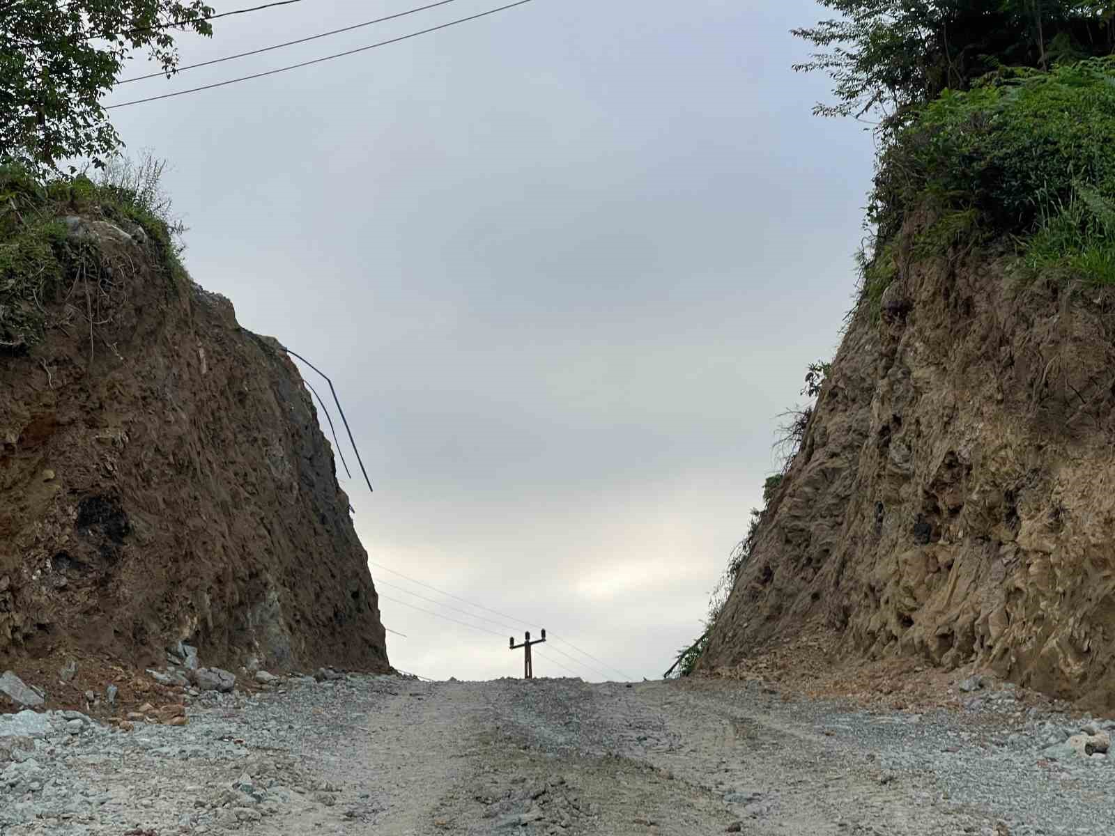 Ölenlerin yolu yaşayanları isyan ettirdi
