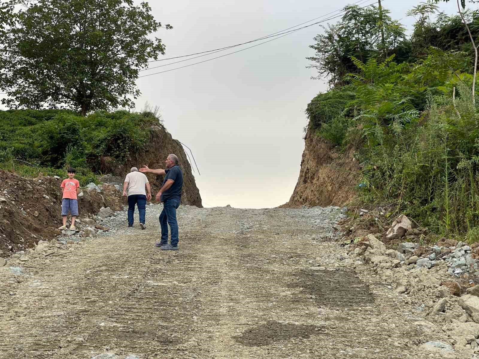 Ölenlerin yolu yaşayanları isyan ettirdi
