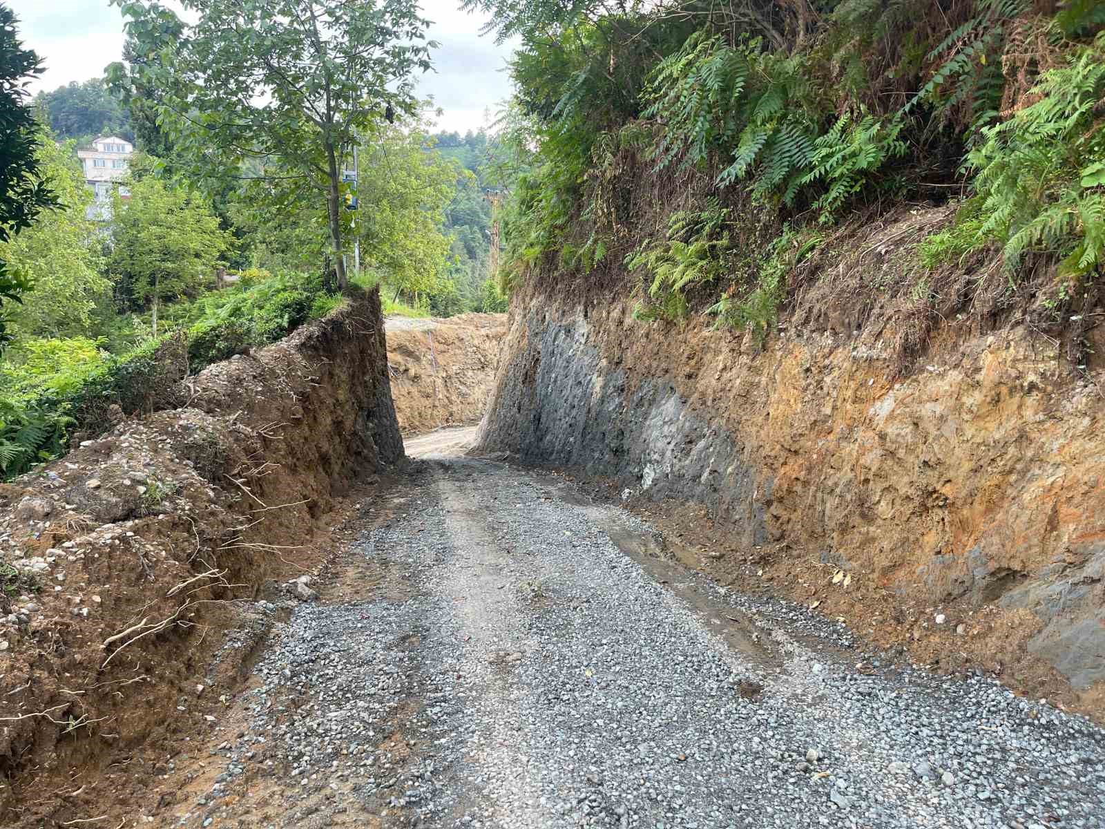 Ölenlerin yolu yaşayanları isyan ettirdi
