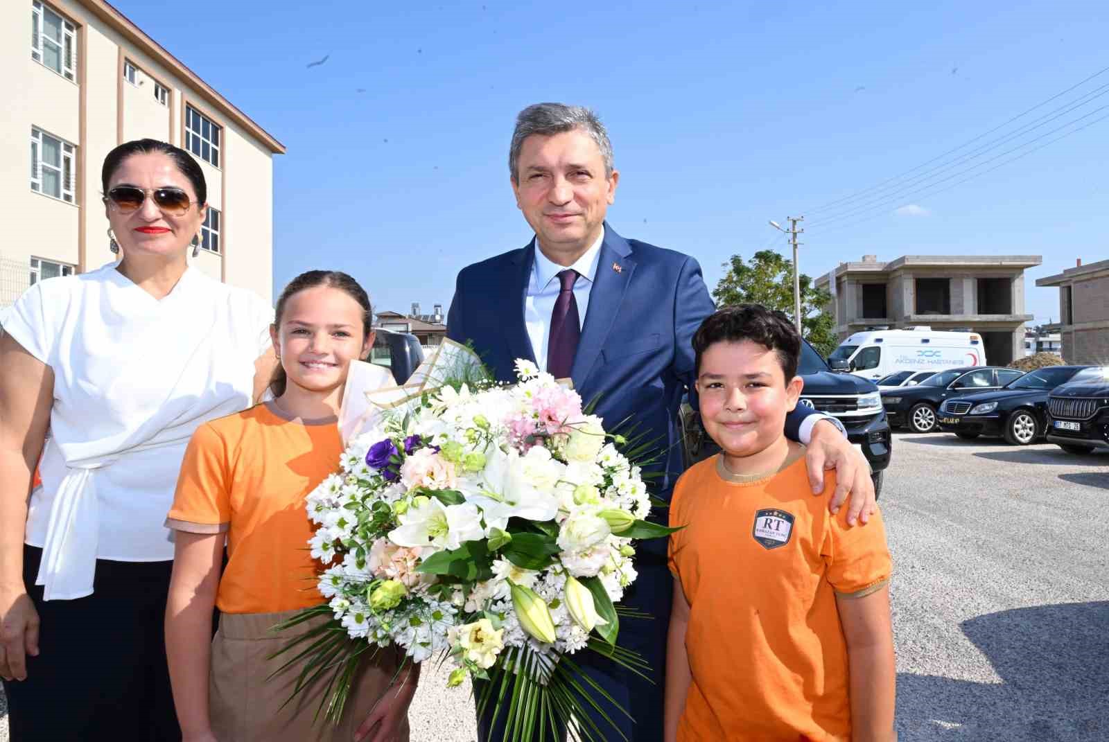 Antalya’da 514 bin 888 öğrenci, 38 bin 266 öğretmen ders başı yaptı
