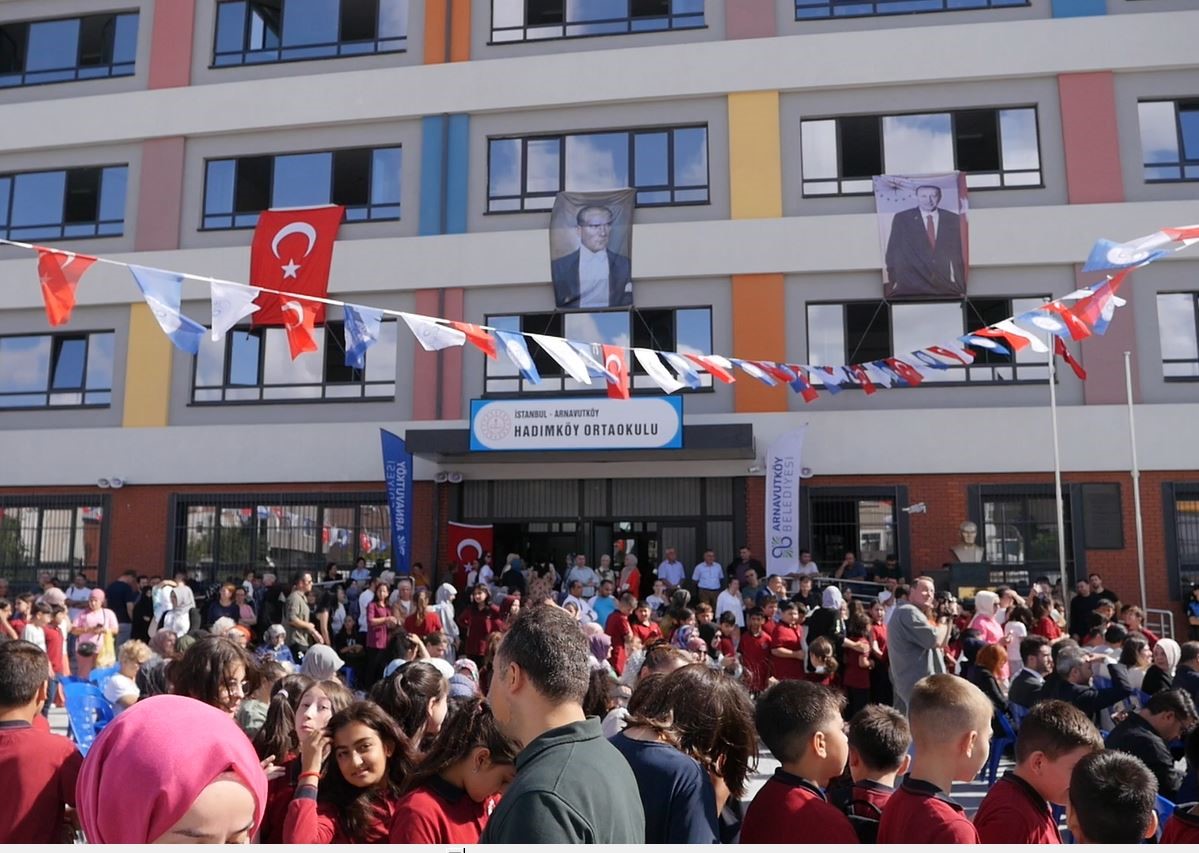 Hadımköy Ortaokulu yeni eğitim-öğretim döneminde açıldı
