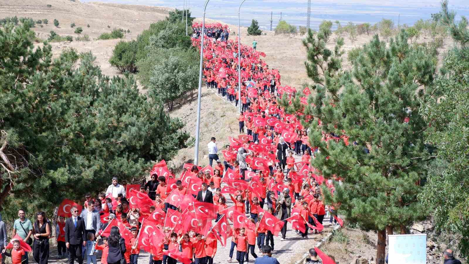 Erzurum tabyalarında ilk ders: Aşk-ı Vatan
