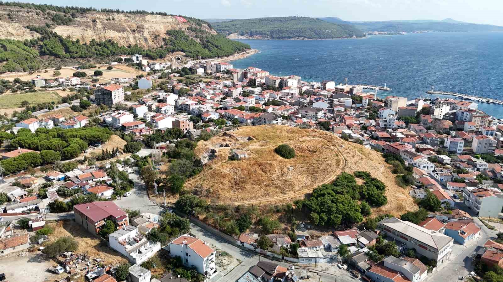 (ÖZEL) Maydos Antik Kenti’nde 4 bin yıllık silindir mühür bulundu
