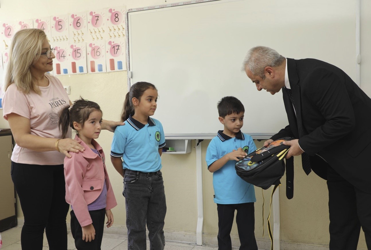 Elazığ Belediyesi’nden öğrencilere kırtasiye seti ve okul çantası desteği
