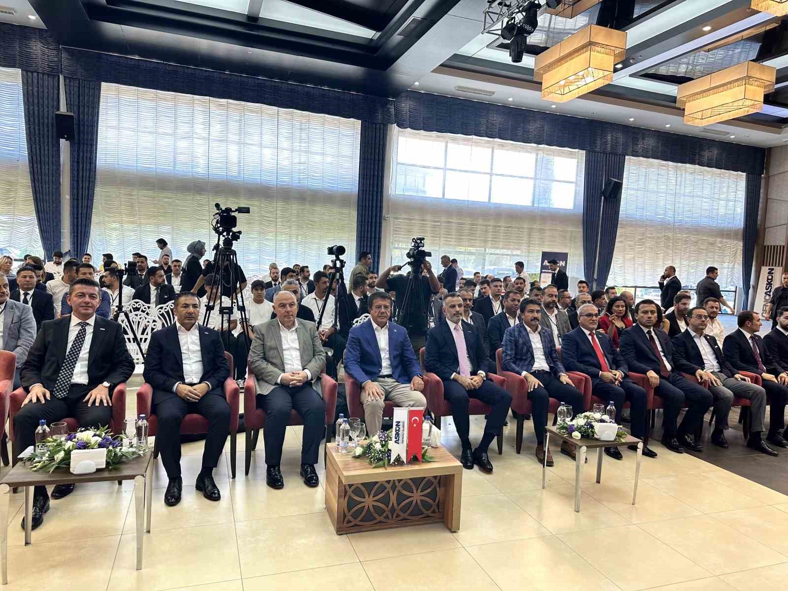 İş adamlarından DTO Başkanı Erdoğan’a teşekkür plaketi
