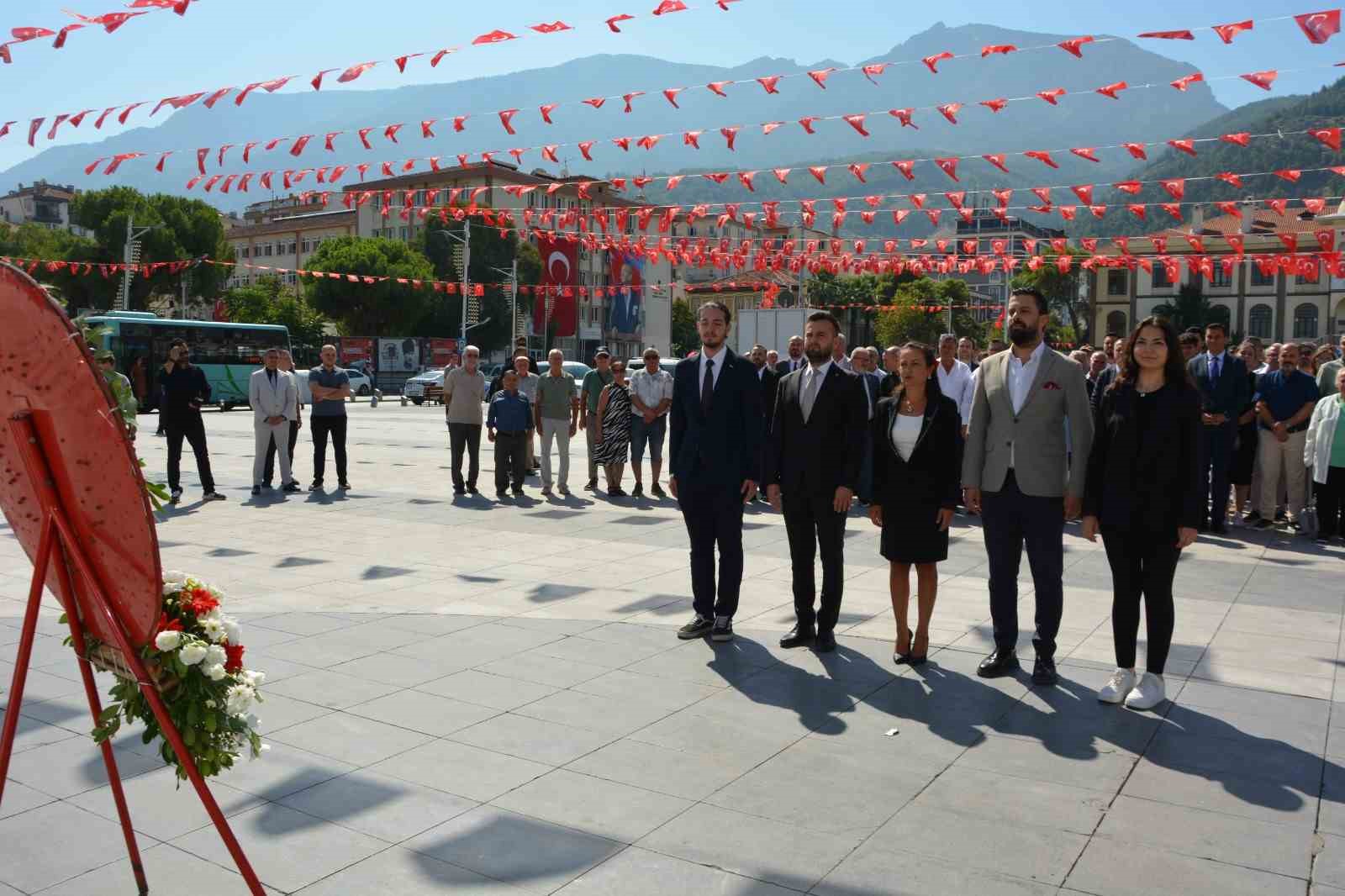 CHP Manisa İl Başkanlığı kuruluşlarının 101. yılını kutladı
