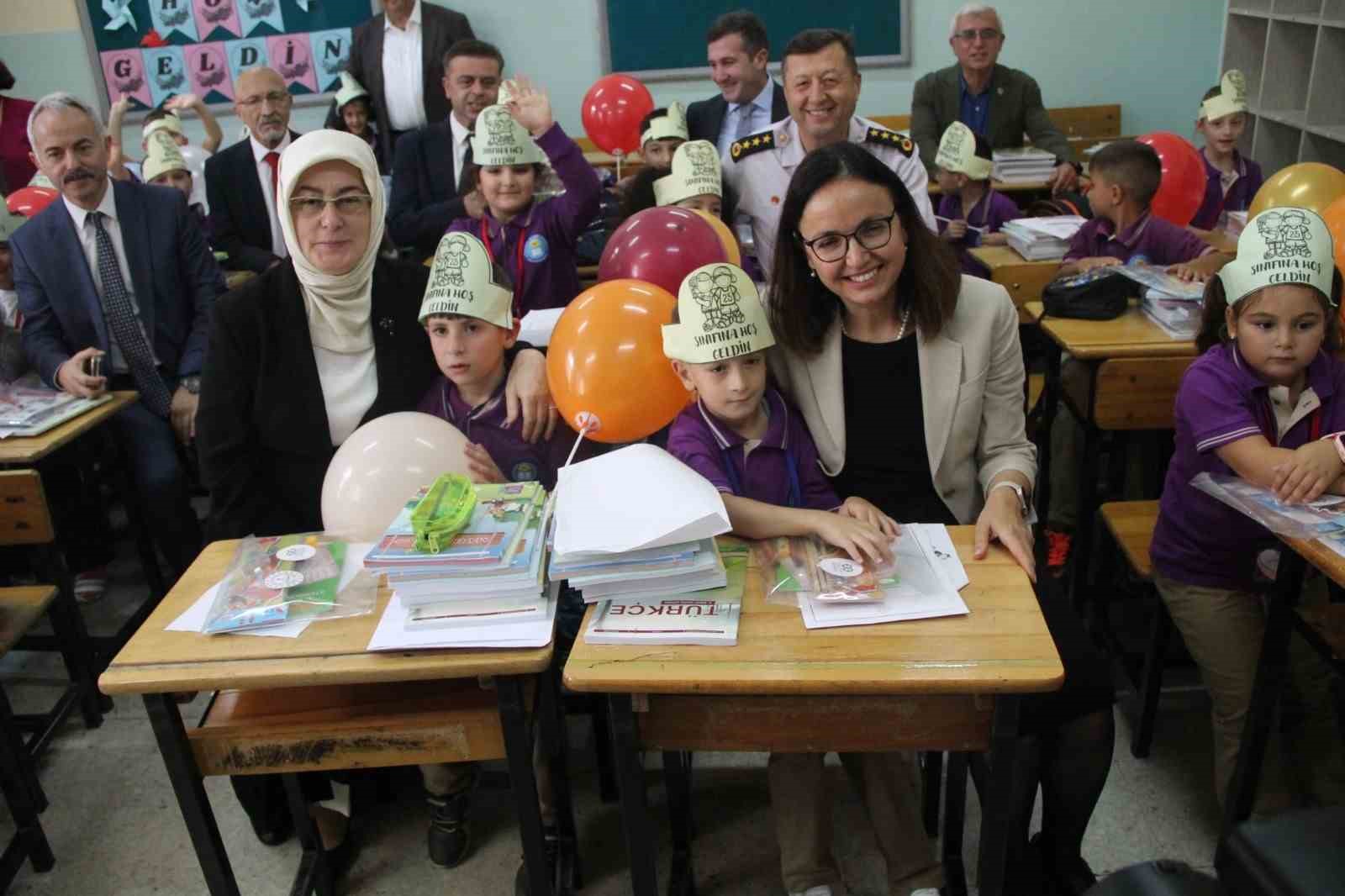 Yalova’da yeni eğitim yılının ilk ders zili törenle çaldı
