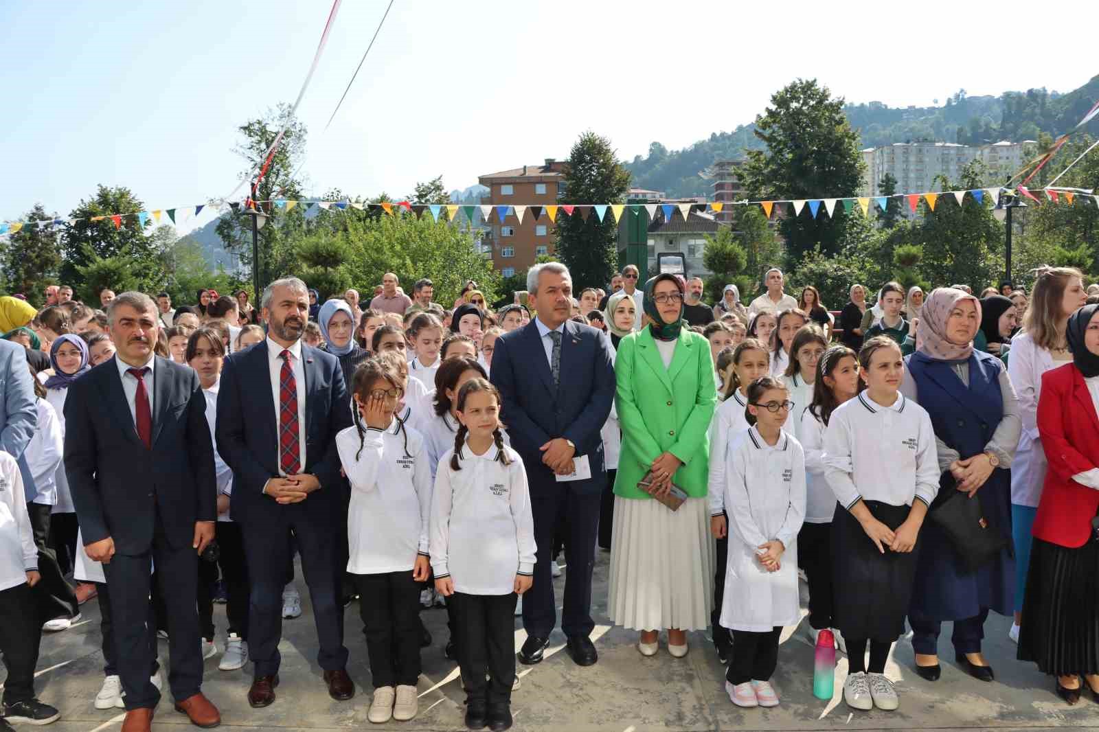 Rize’de eğitim-öğretim yılı törenle başladı
