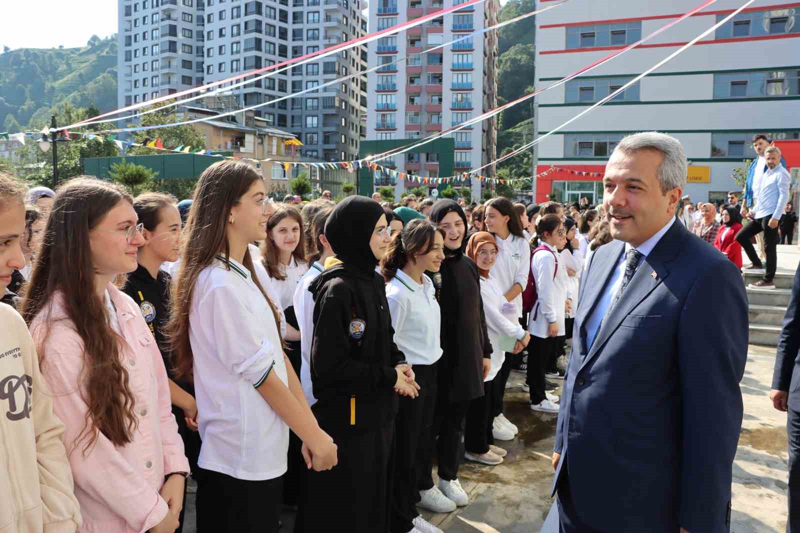 Rize’de eğitim-öğretim yılı törenle başladı
