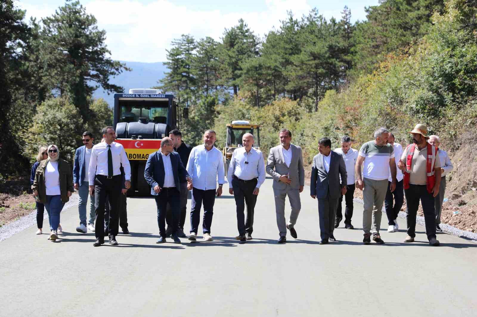 Başkan Özlü Korugöl yolu yapım çalışmalarını inceledi
