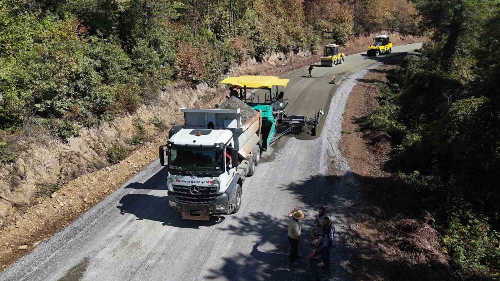 Başkan Özlü Korugöl yolu yapım çalışmalarını inceledi
