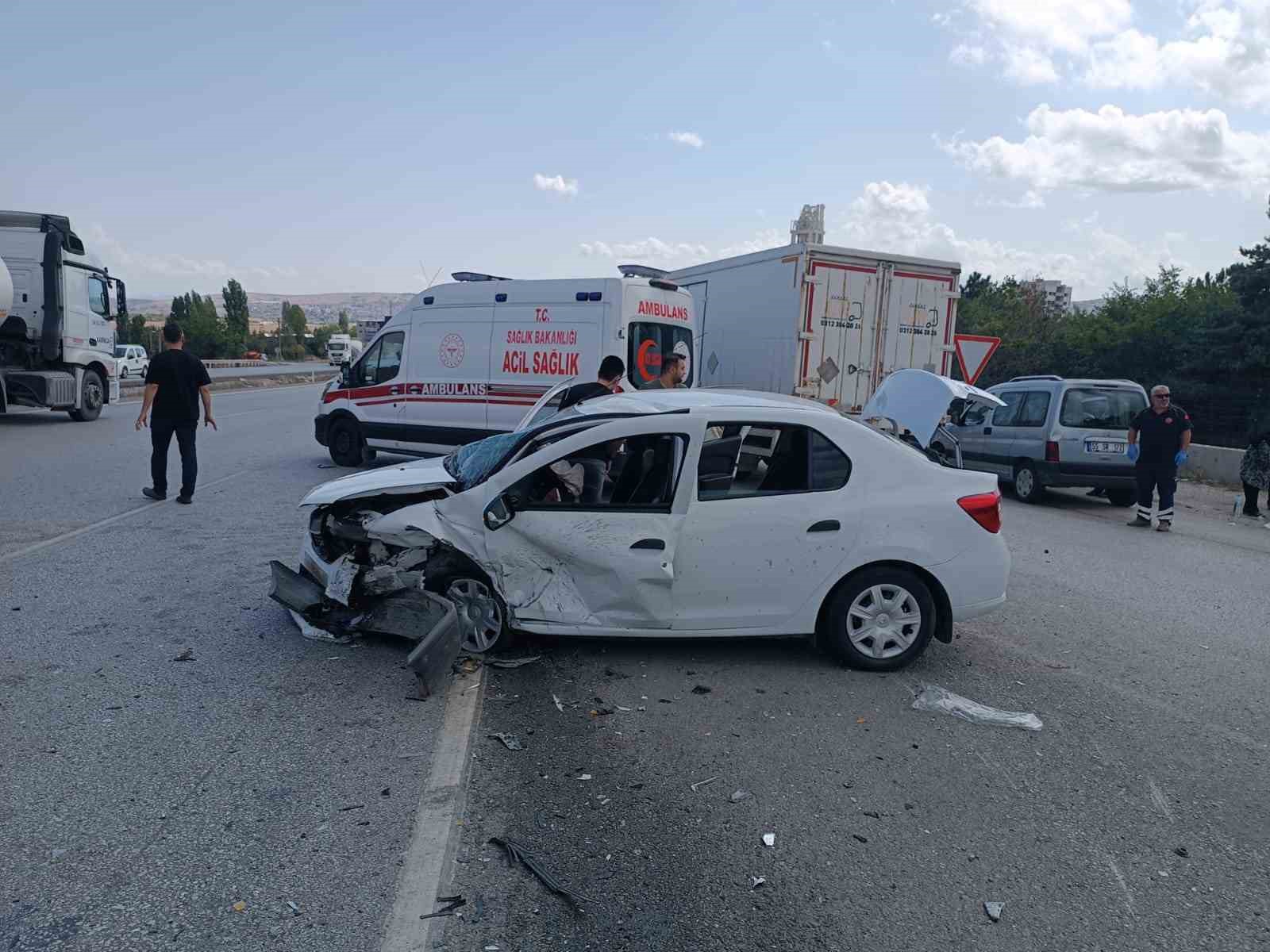 Ankara’da yarım saat arayla peş peşe 2 kaza: 7 yaralı
