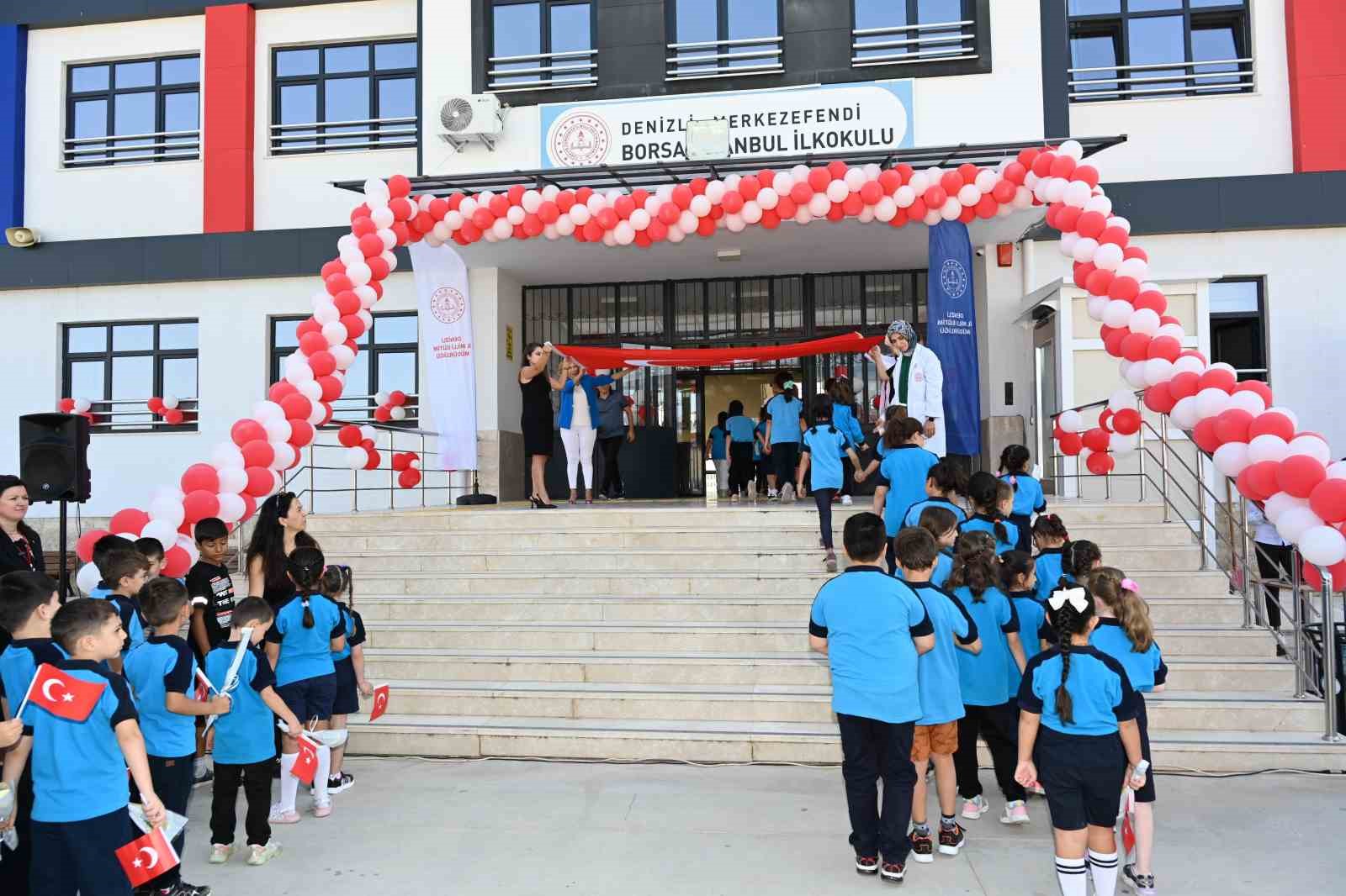 Denizli’de 200 bin 436 öğrenci ders başı yaptı
