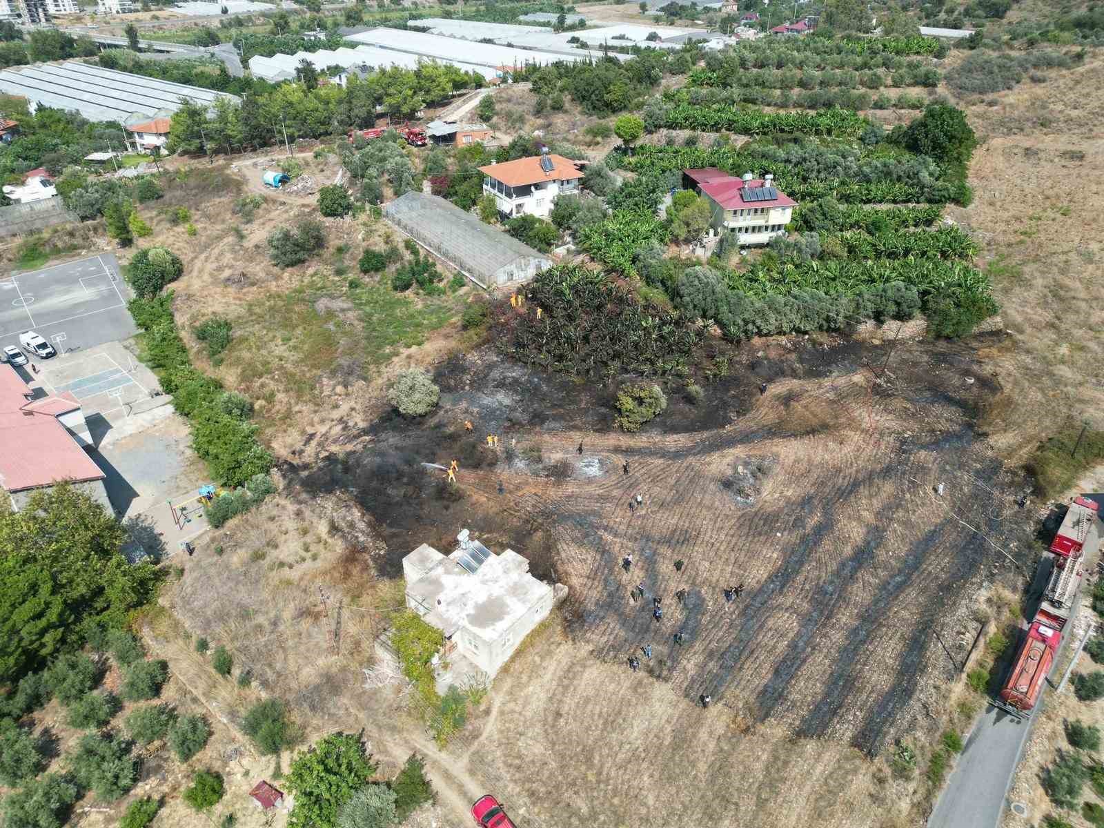 Okula yakın bölgede çıkan yangın paniğe neden oldu
