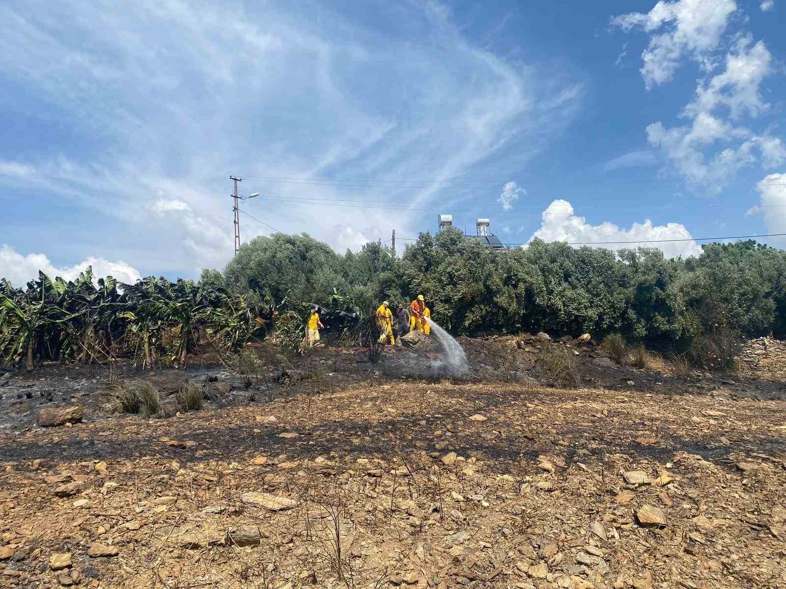 Okula yakın bölgede çıkan yangın paniğe neden oldu
