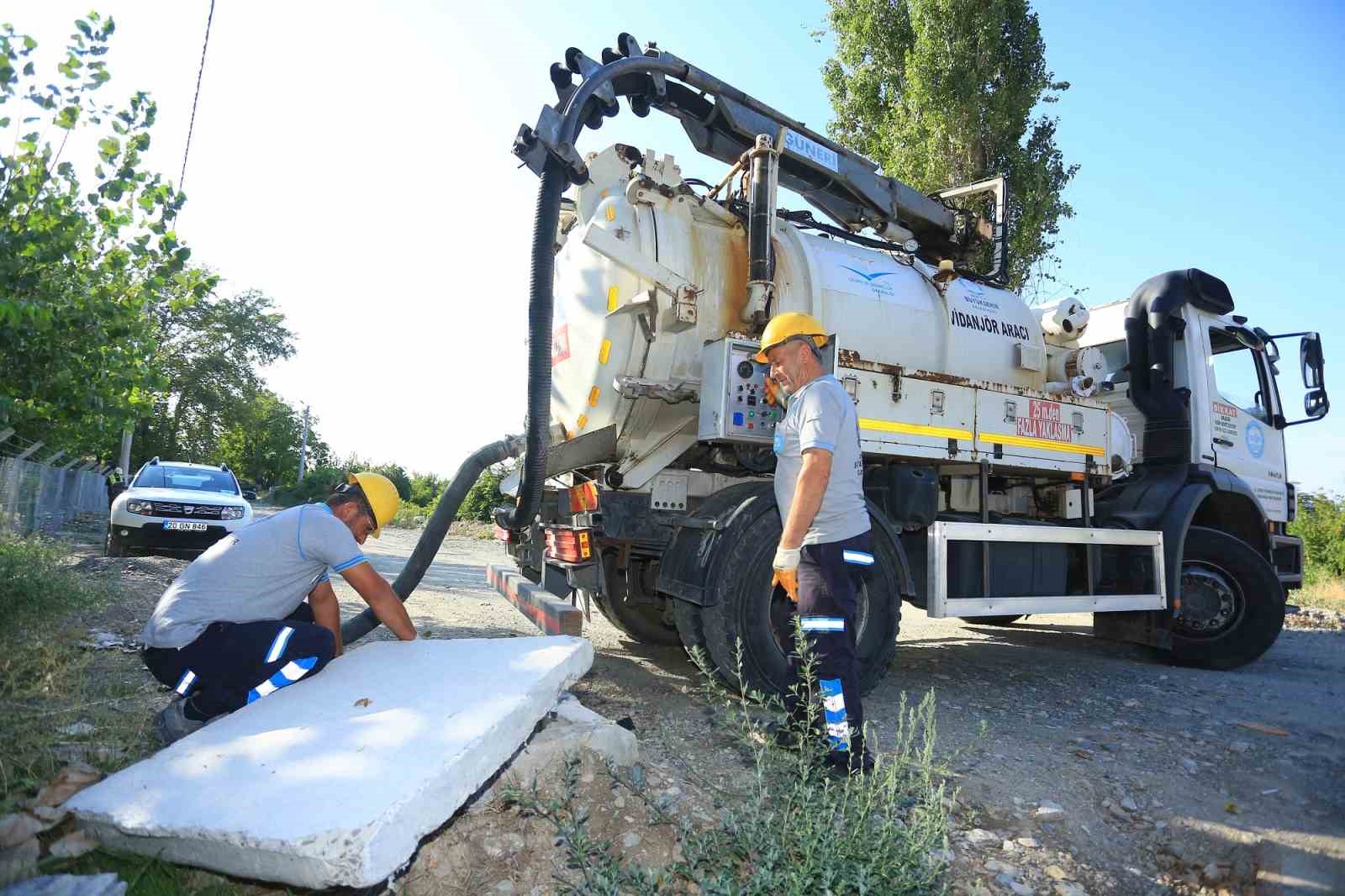 DESKİ ekipleri hafta sonu yoğun mesai yaptı
