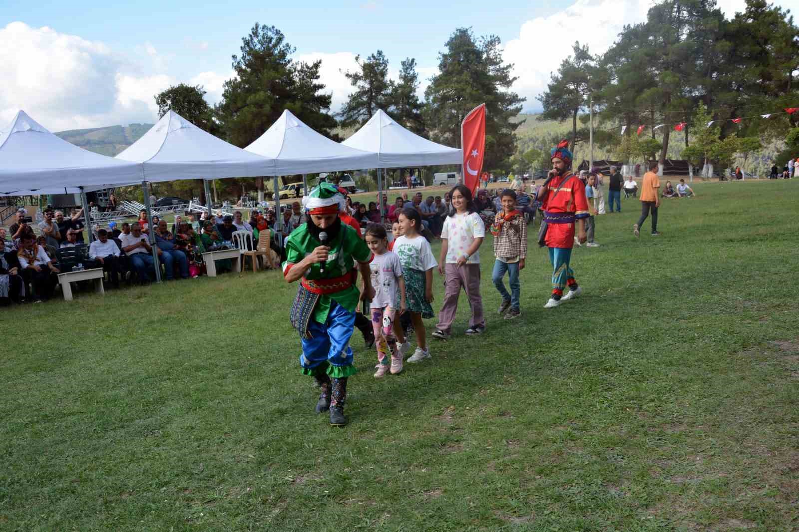 Orhaneli Karagöz Festivali ve Kurtuluş şenlikleri coşkuyla kutlandı
