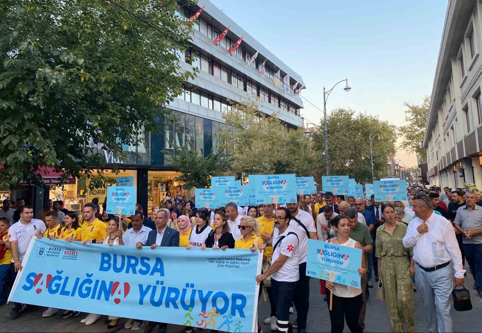 Bursa’da vatandaşlar ‘Halk Sağlığı Haftası’ için yürüdü
