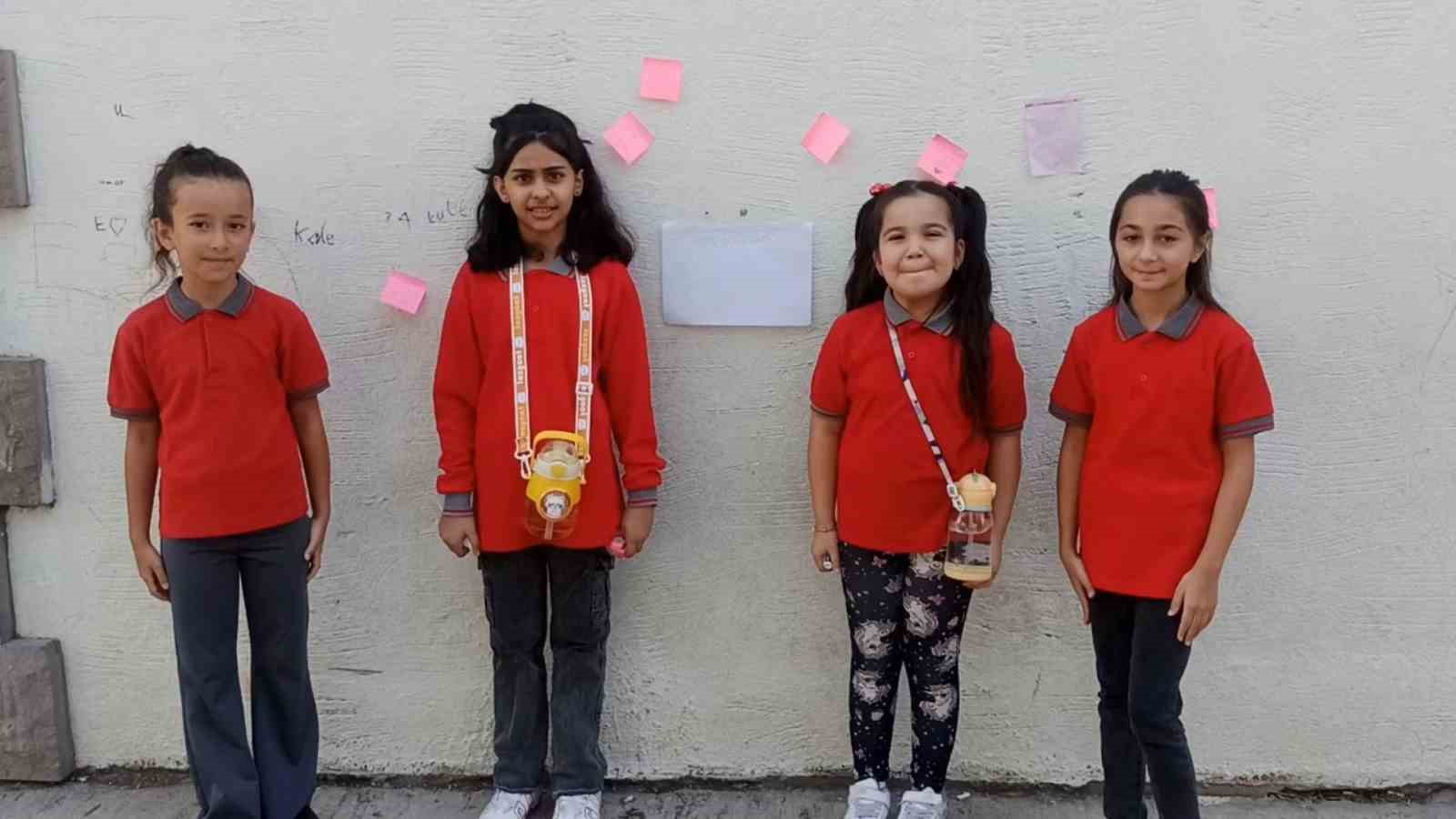 Amasya’da öğretmenleri değişen öğrenciler ve velilerinden okul bahçesinde protesto
