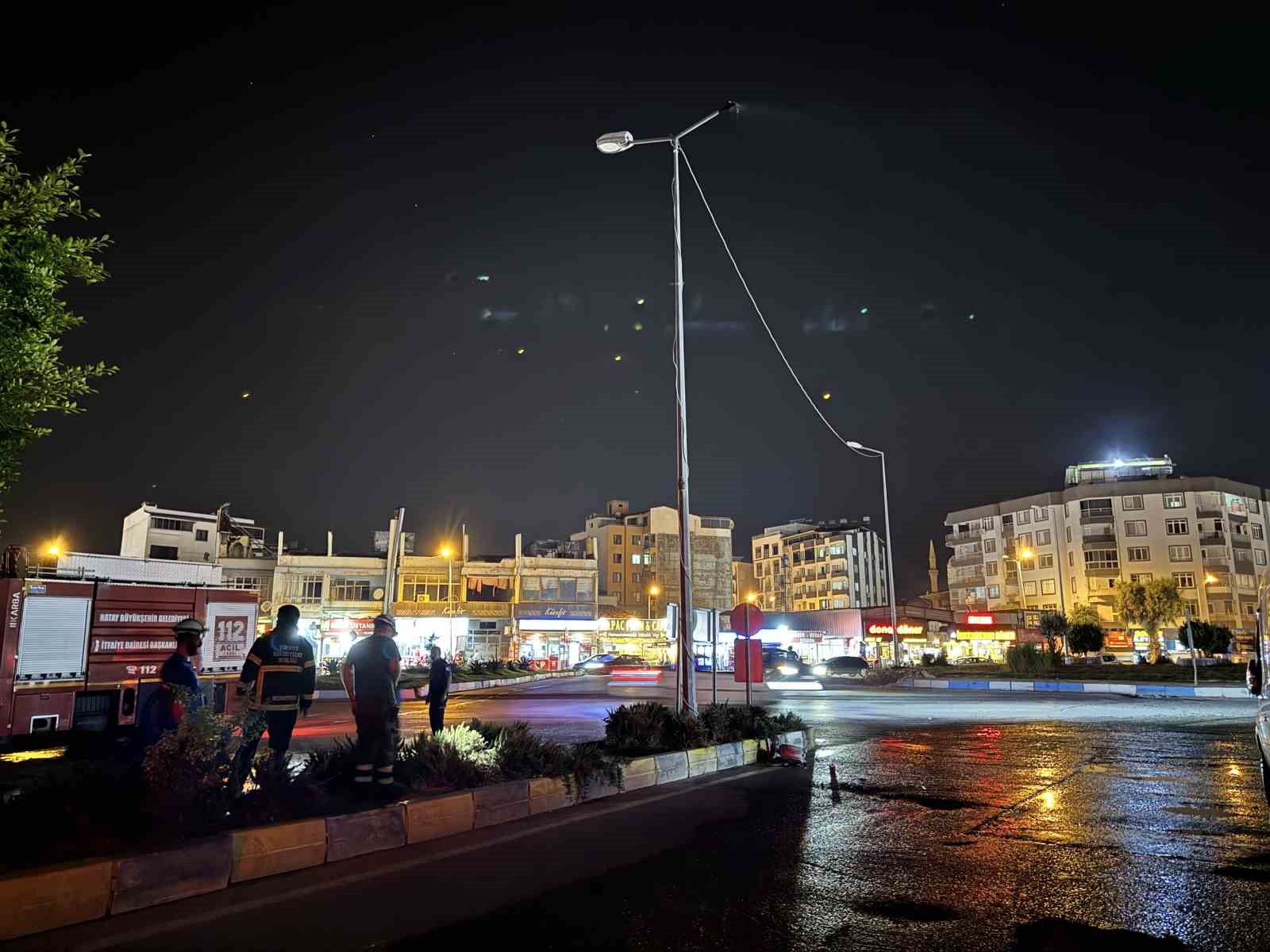 İskenderun’da aydınlatma direğinde yangın
