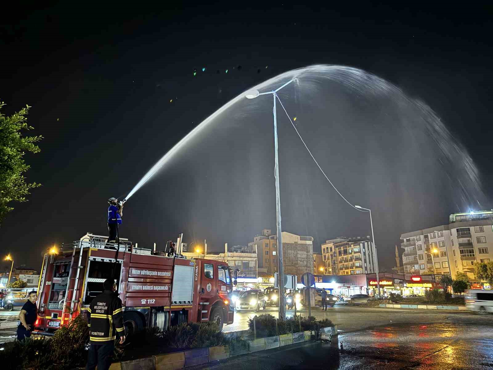 İskenderun’da aydınlatma direğinde yangın
