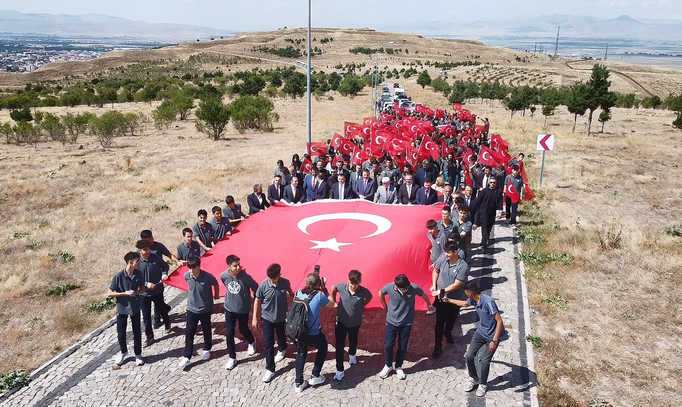 “Aşk-ı Vatan” ile okulla tanıştılar
