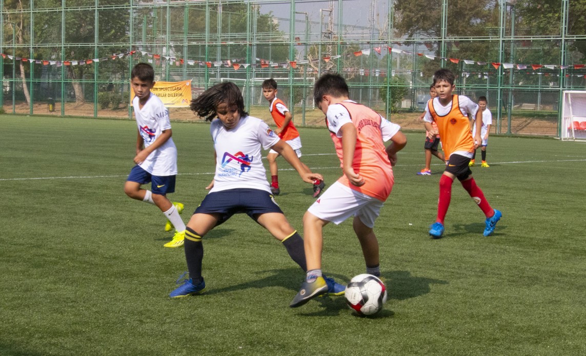 Futbol kursları yaz döneminde çocukların gözdesi oldu
