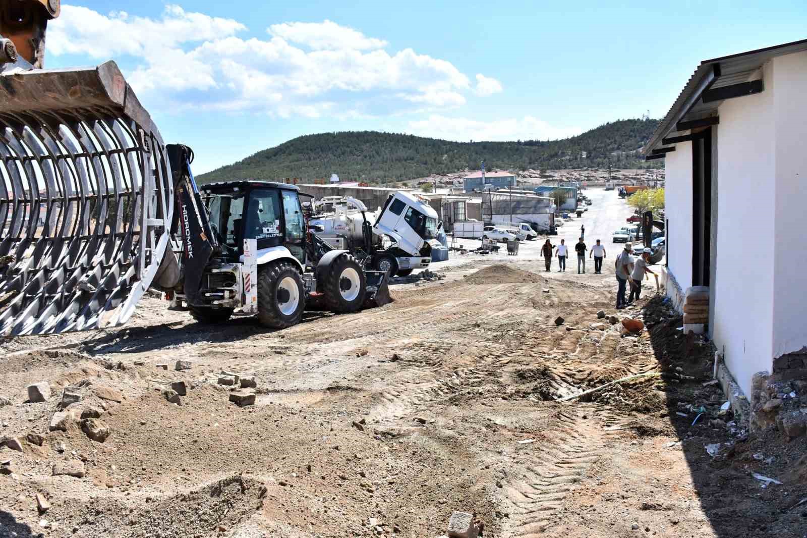 Başkan Koca, Sanayi Sitesindeki üst yapı çalışmalarını inceledi
