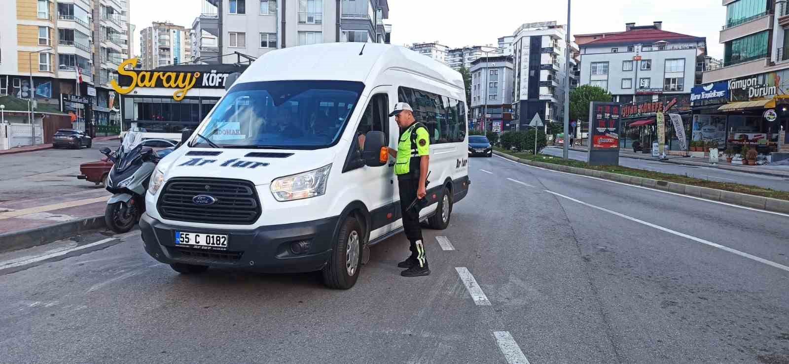 Samsun’da polis okul önlerinde denetimlerini arttırdı
