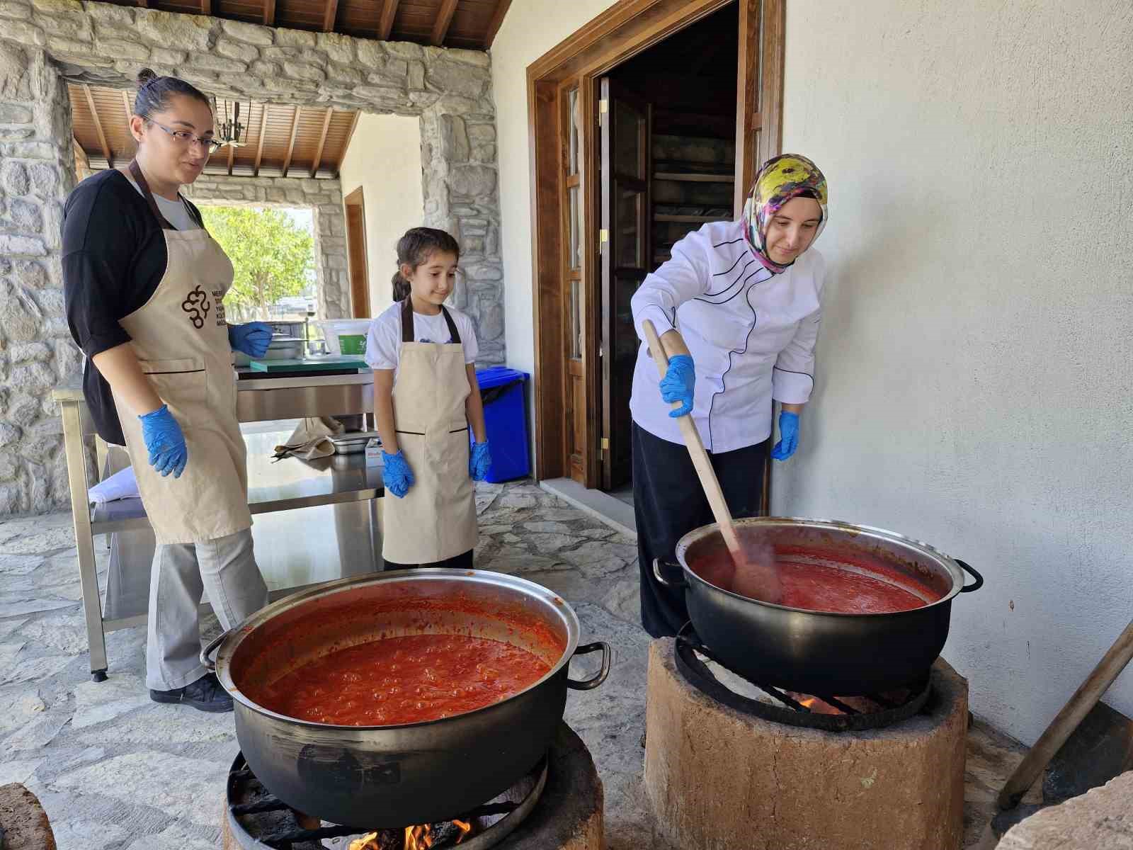 Müze Meram Yemek Atölyesinde sohbahar, kış hazırlıkları yapıldı
