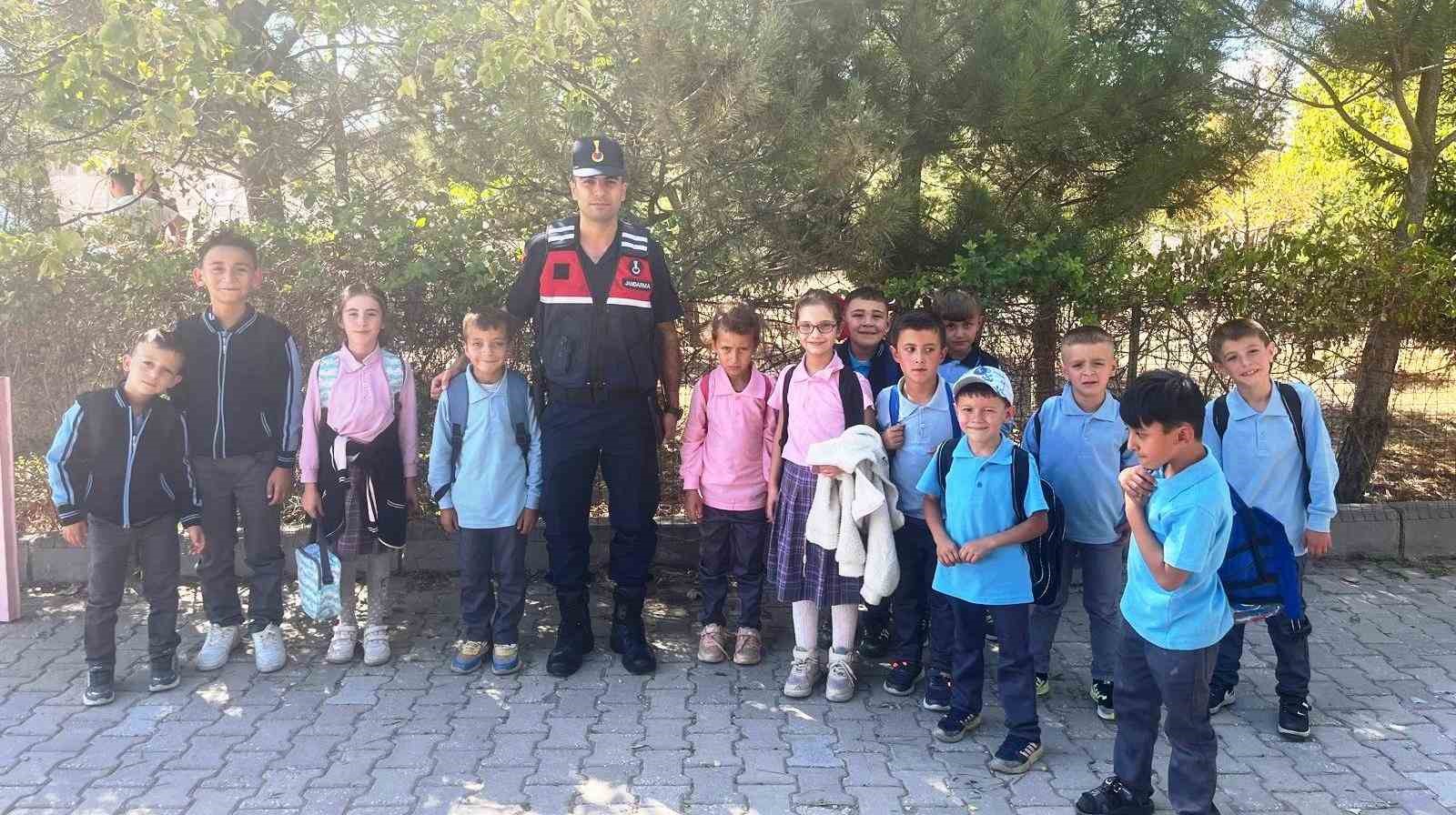 Kütahya’da okullar ve çevresinde güvenlik tedbirleri alındı, servis araçları denetlendi
