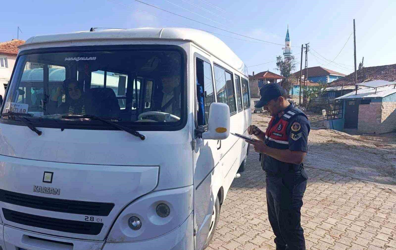 Kütahya’da okullar ve çevresinde güvenlik tedbirleri alındı, servis araçları denetlendi
