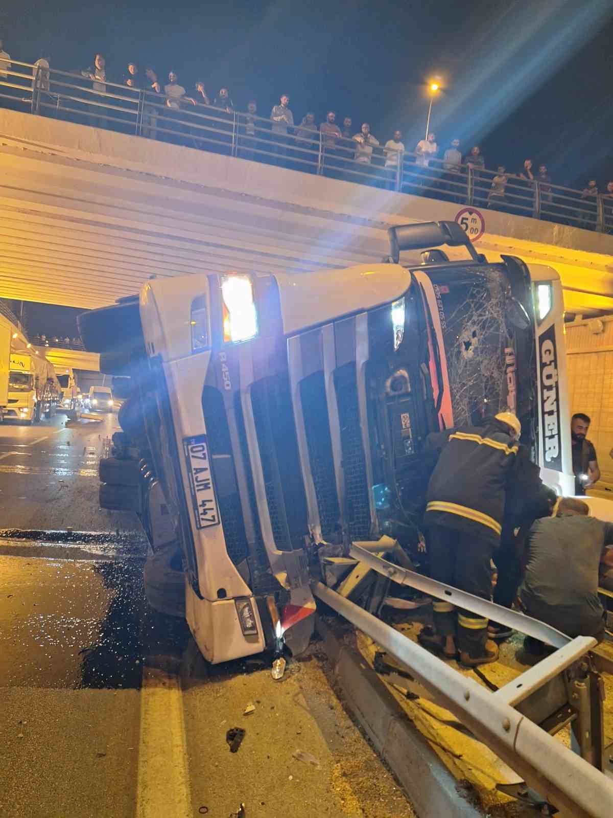 Konya’da tır devrildi: 1 ölü
