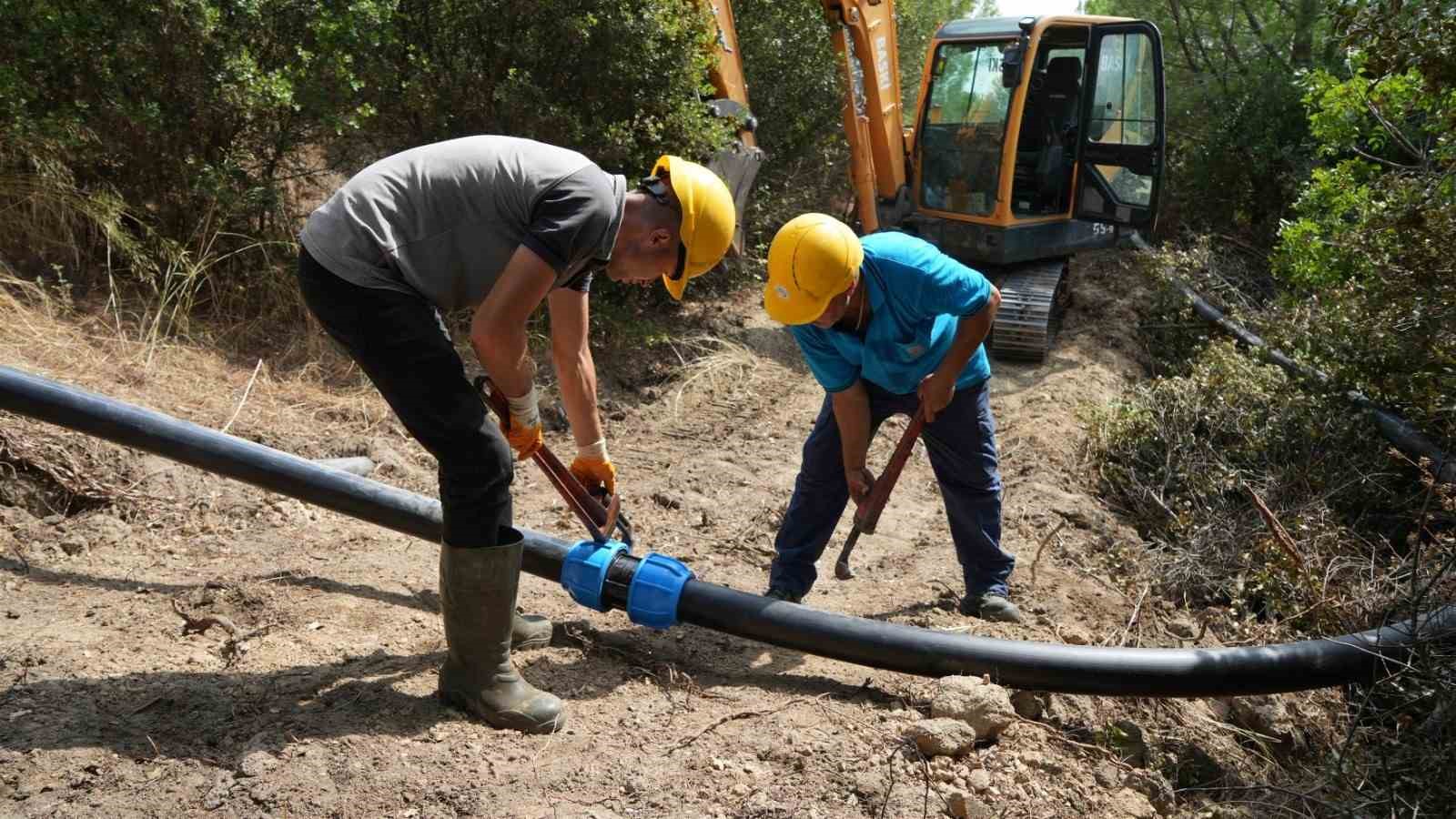 Büyükşehir, zeytinlikleri suya kavuşturmaya devam ediyor
