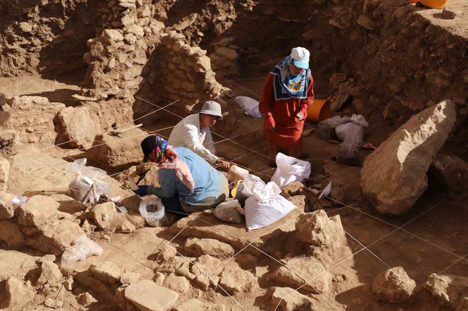 Şanlıurfa’da Göbeklitepe kadar eski Sayburç Ören Yeri’nde kazı çalışmaları sürüyor
