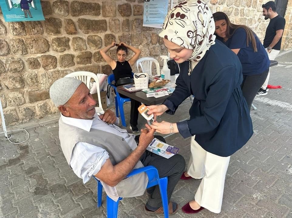 Midyat’ta festivalde sağlık standında vatandaşlar bilgilendirildi yoğun ilgi
