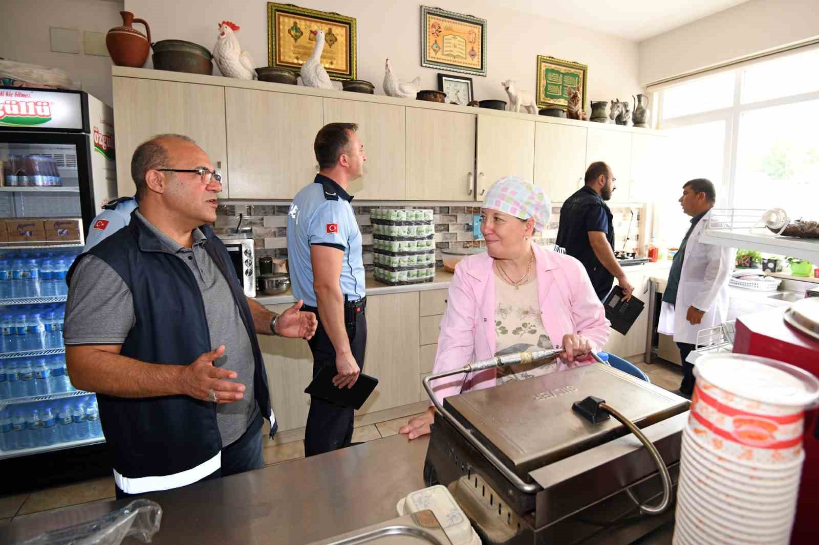 Okulların açılmasıyla birlikte kantin denetimleri başladı
