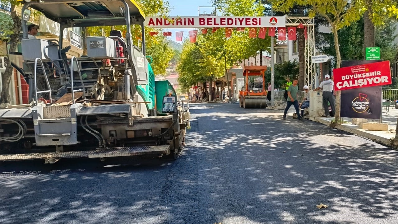 Andırın merkezinde Cumhuriyet Caddesi yenileniyor
