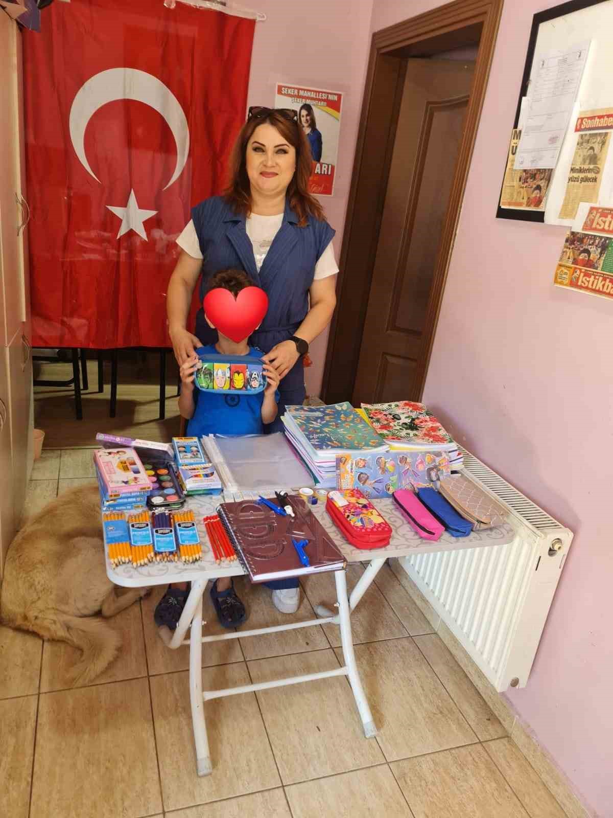 Şeker Mahalle Muhtarı’ndan okul forması ve kırtasiye desteği
