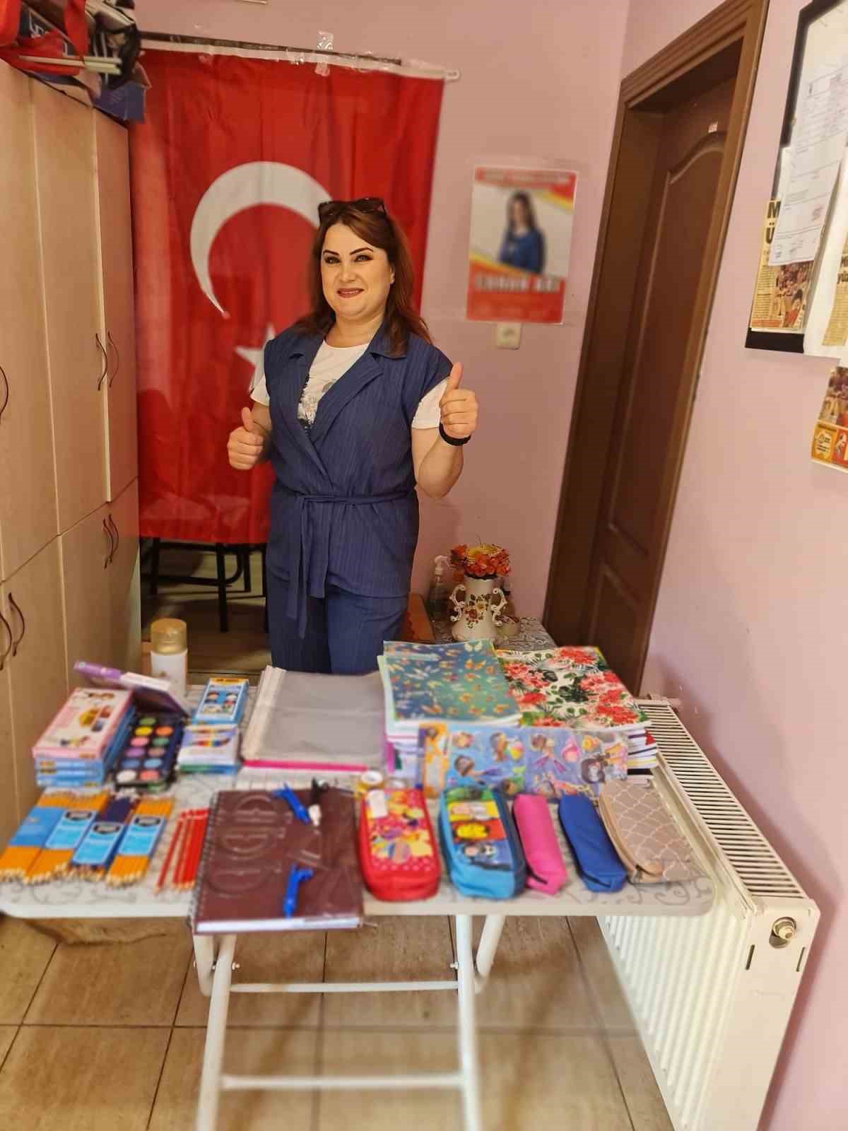 Şeker Mahalle Muhtarı’ndan okul forması ve kırtasiye desteği
