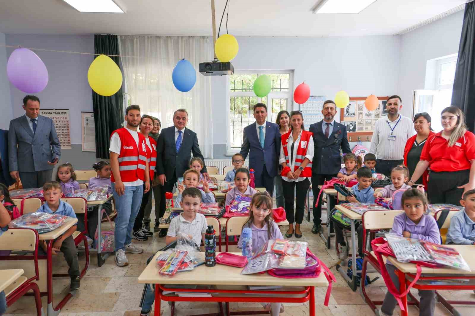 Bozüyük Kızılay Şubesinden eğitime destek
