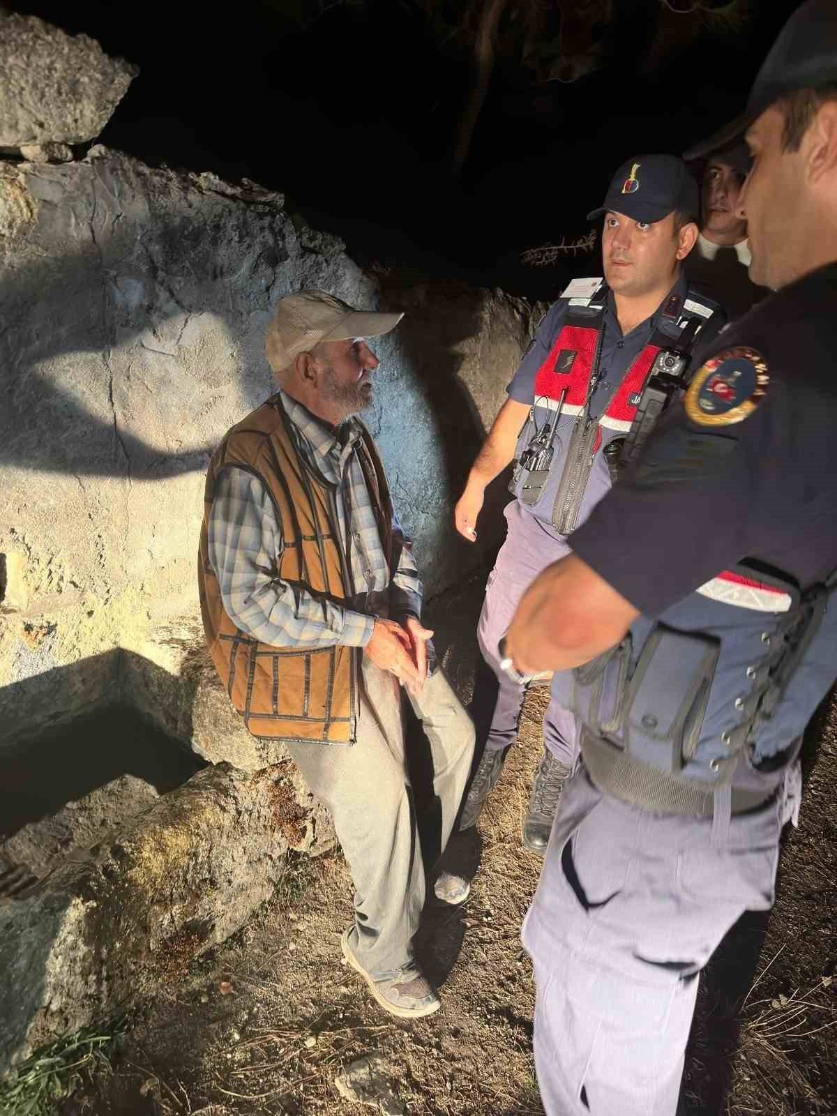 Kayıp Alzheimer hastası yaşlı adam jandarma tarafından bulundu
