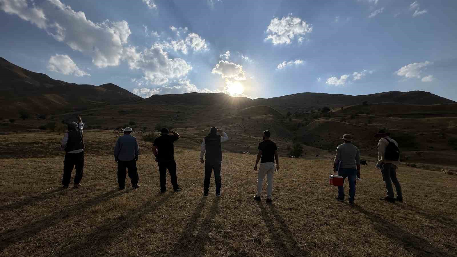 Ekipler 2 bin rakımda dağ taş demeden küpeleme ve aşılama çalışması yapıyor
