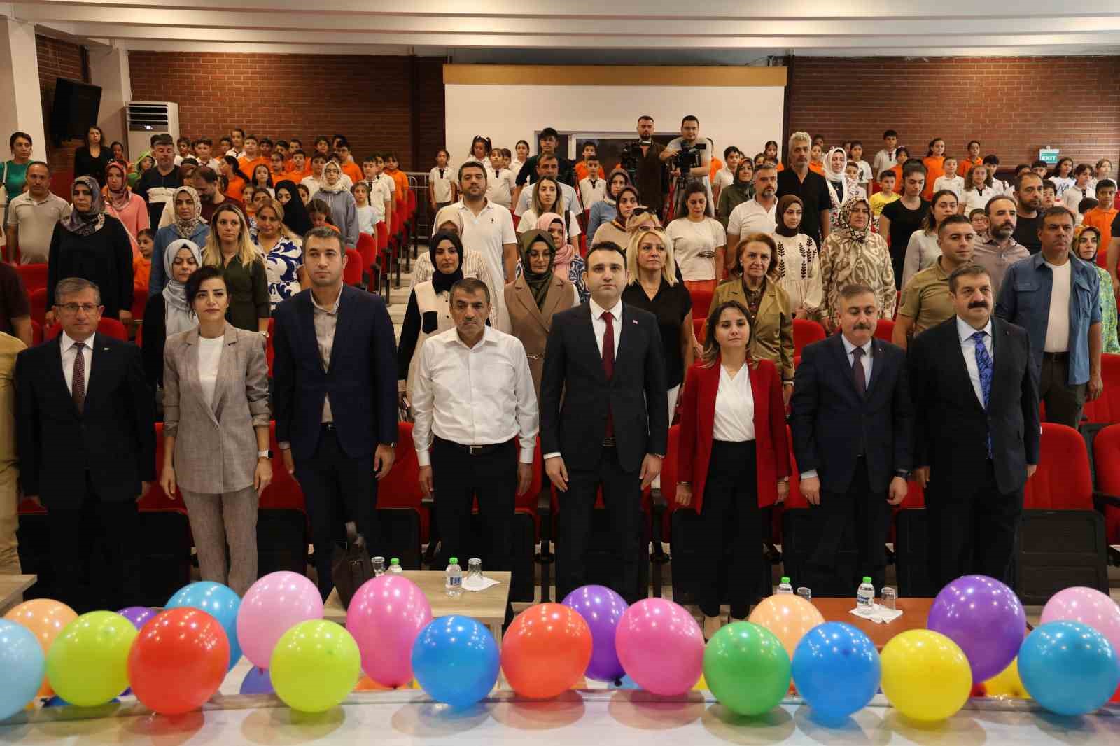 Elazığ’da İlköğretim Haftası renkli görüntüler oluşturdu
