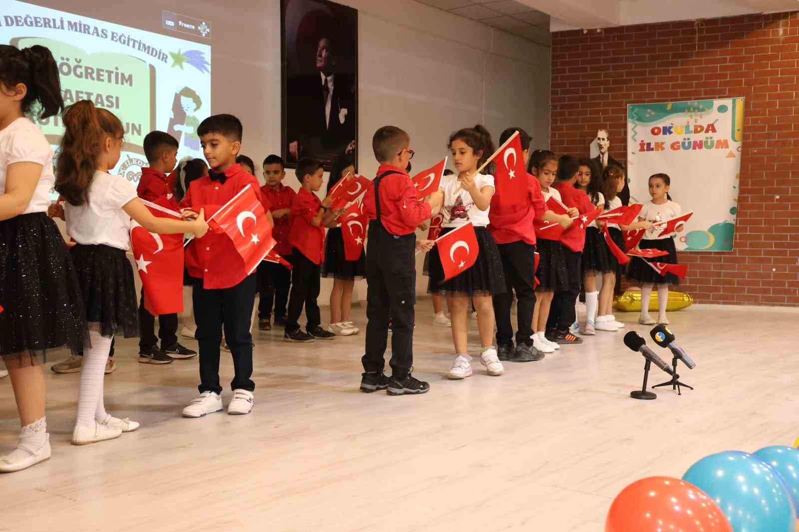 Elazığ’da İlköğretim Haftası renkli görüntüler oluşturdu
