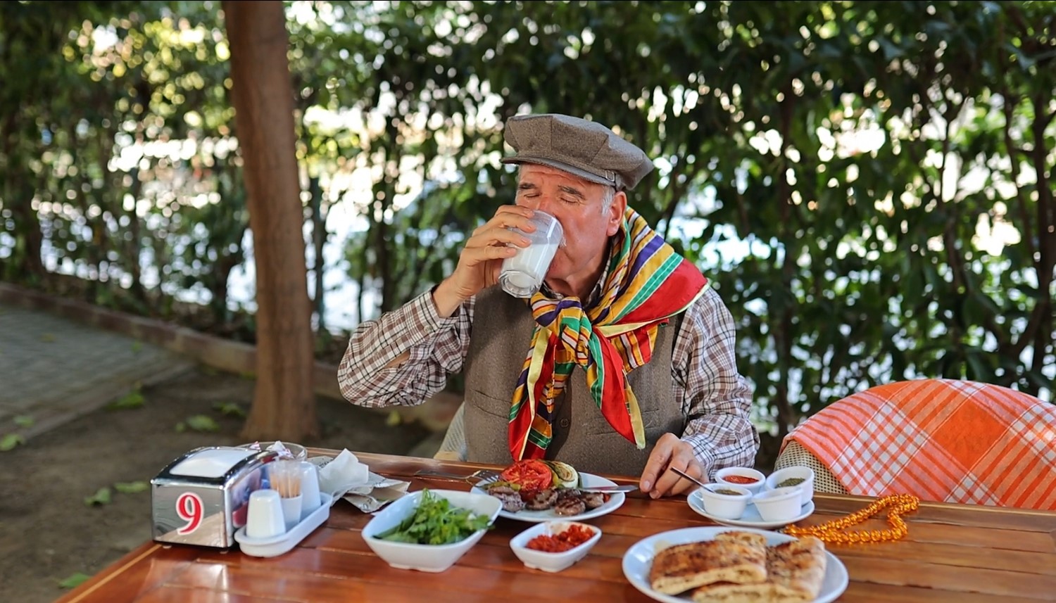 Aydın’ın Çine köftesi için şiir yazdırdı
