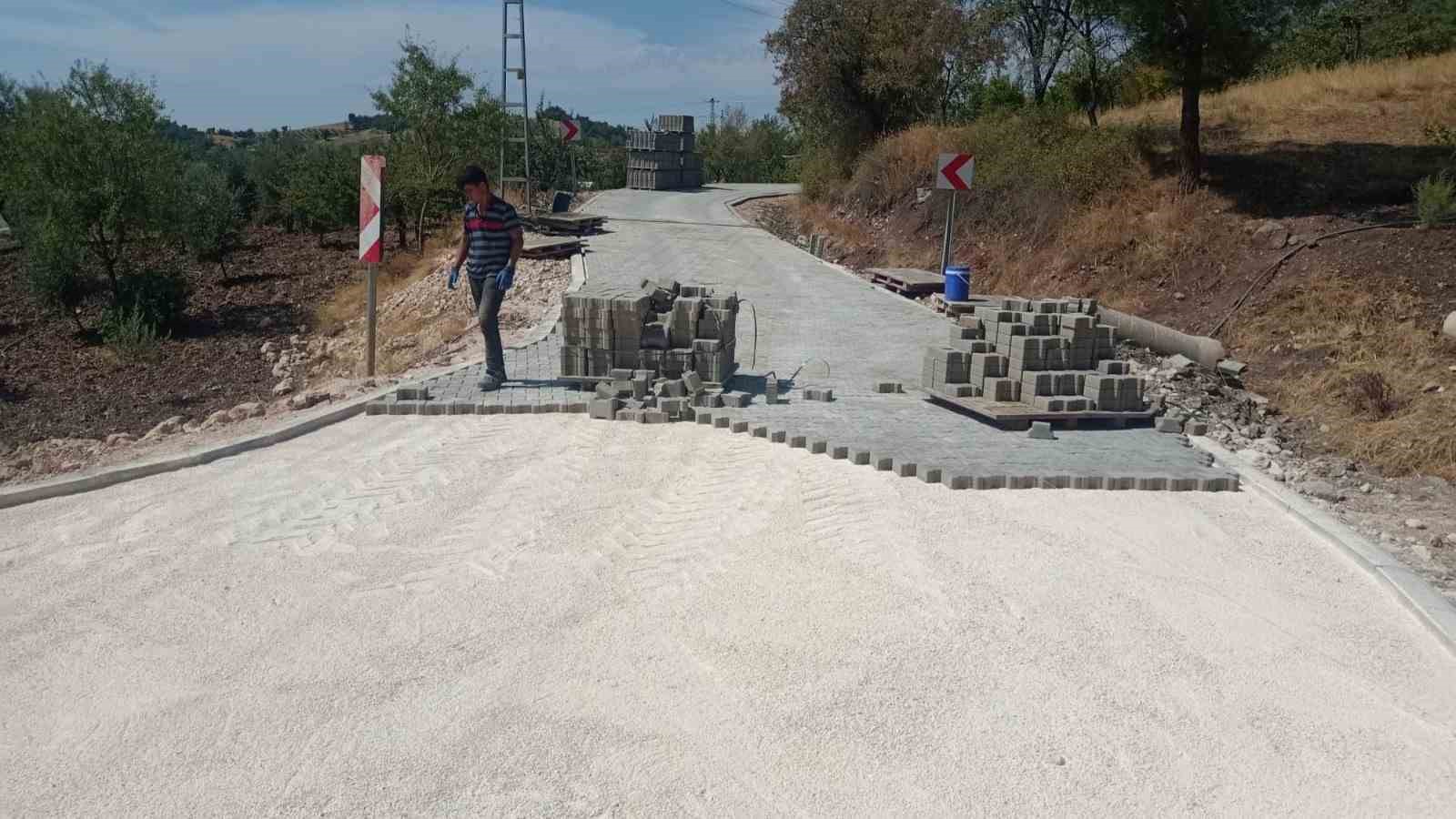 Pazarcık’ın ana arteri 5 bin metrekare kilit parke ve bordürle yenileniyor
