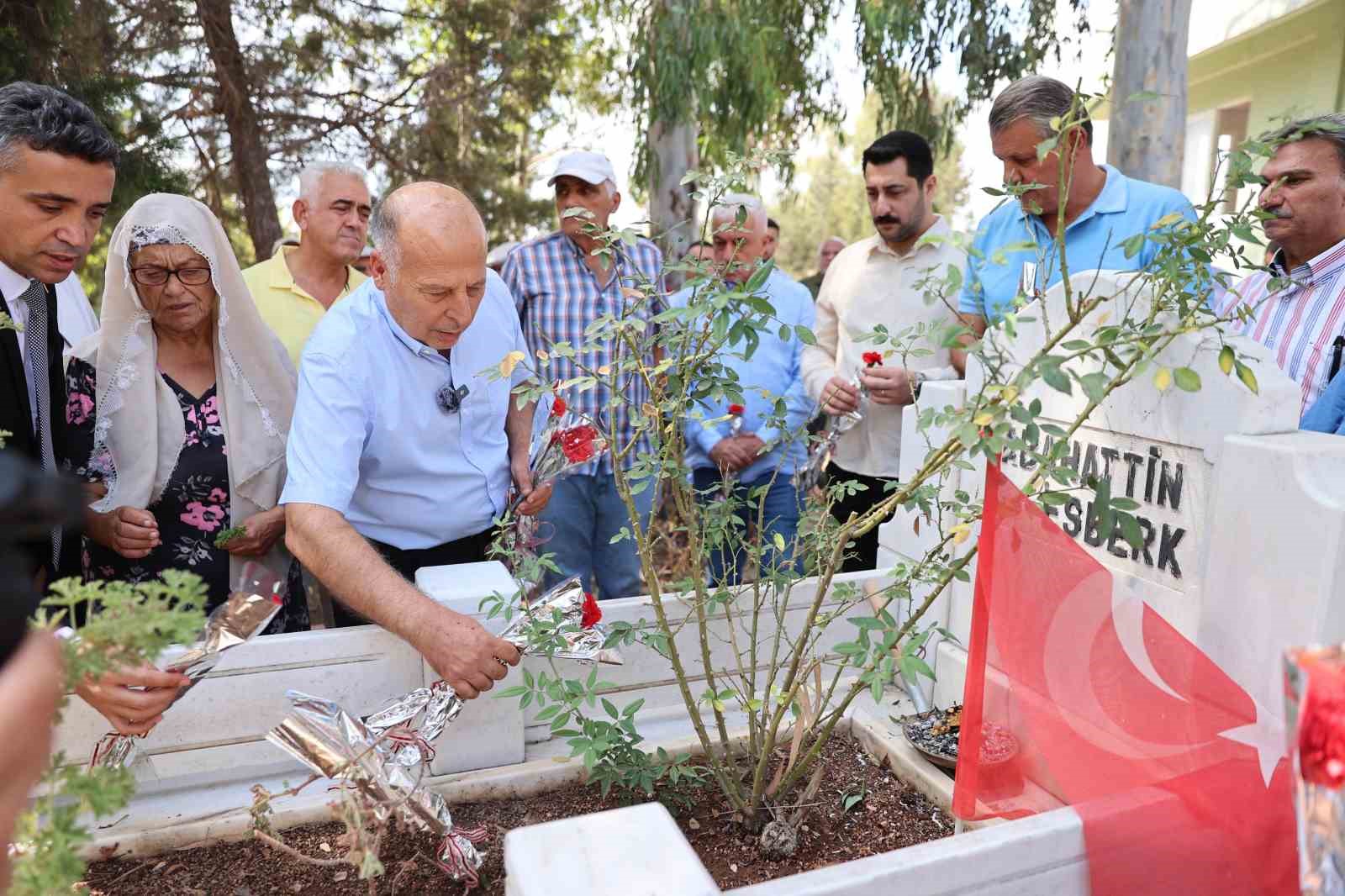 Yüreğir ilçesinin kurucu Belediye Başkanı Sabahattin Eşberk mezarı başında anıldı
